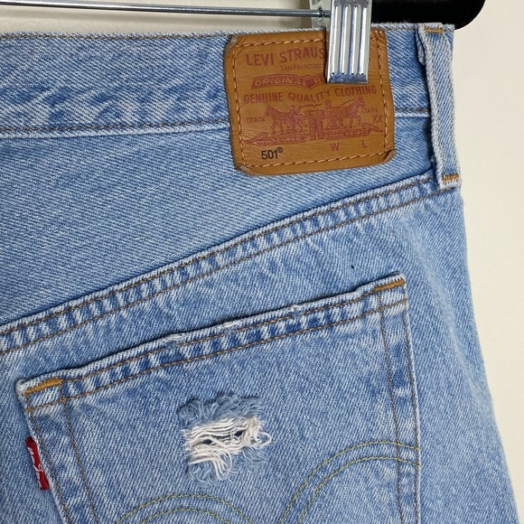 Levi’s 501 High Rise Short in Fault Line - Picture 4 of 8